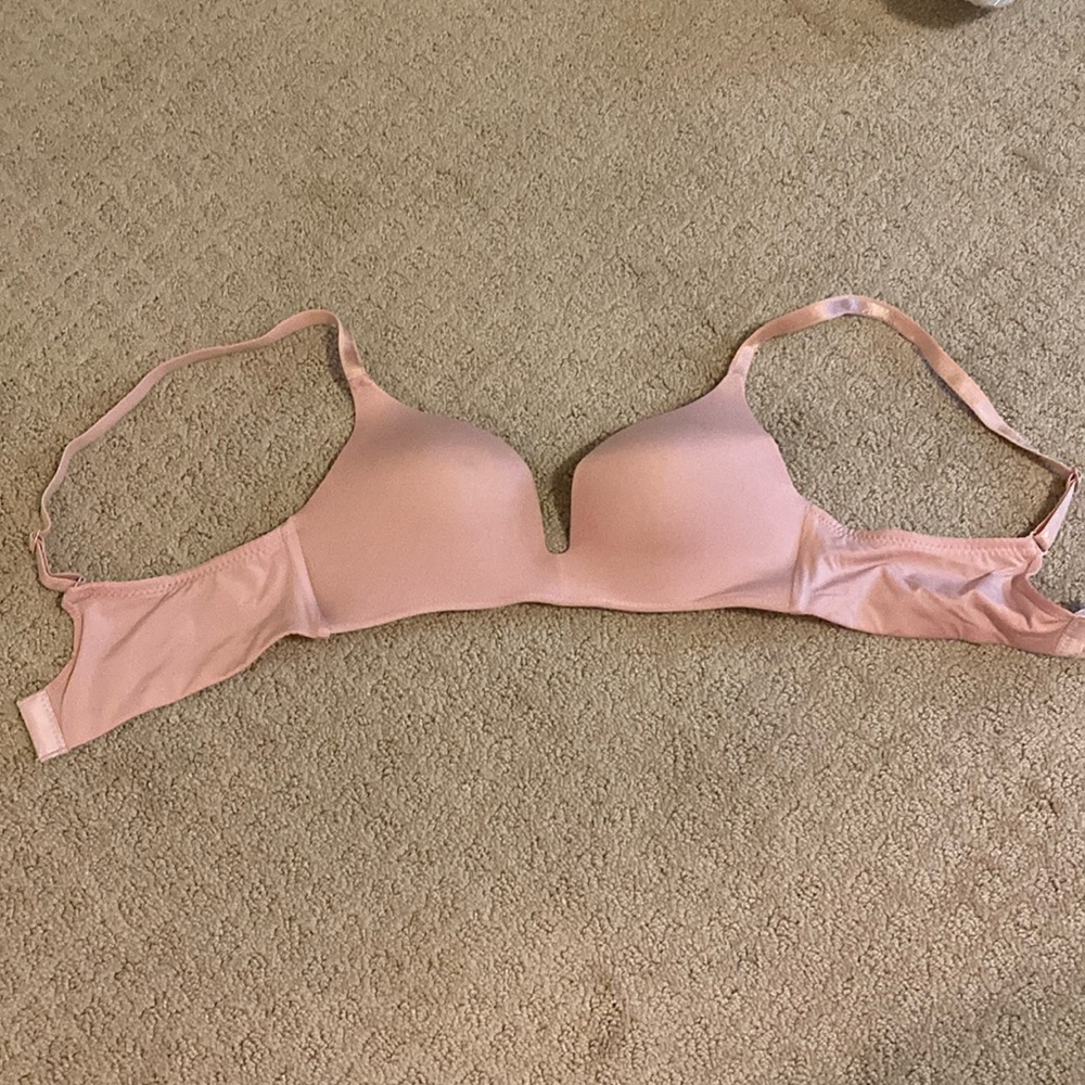 NWOT light Pink small 3 clasp bra
